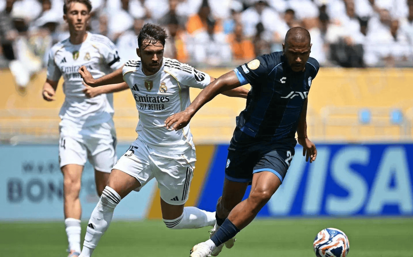 爱游戏体育- 险胜引发热议！，蒂姆在皇家马德里比赛中表现优异赢得满堂喝彩