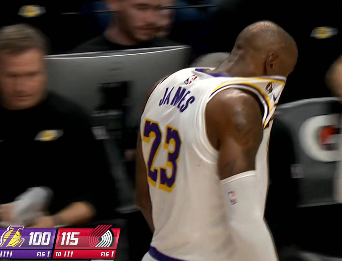 AYX-包含詹姆斯在MAD比赛中精彩发挥，惊险取胜引发热议！的词条